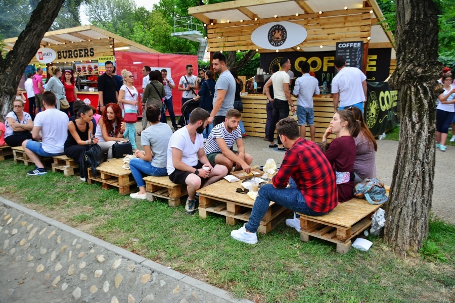 <3 Wij houden van Foodtrucks omdat het mensen verbindt met elkaar. Het creëert een gemeenschap.